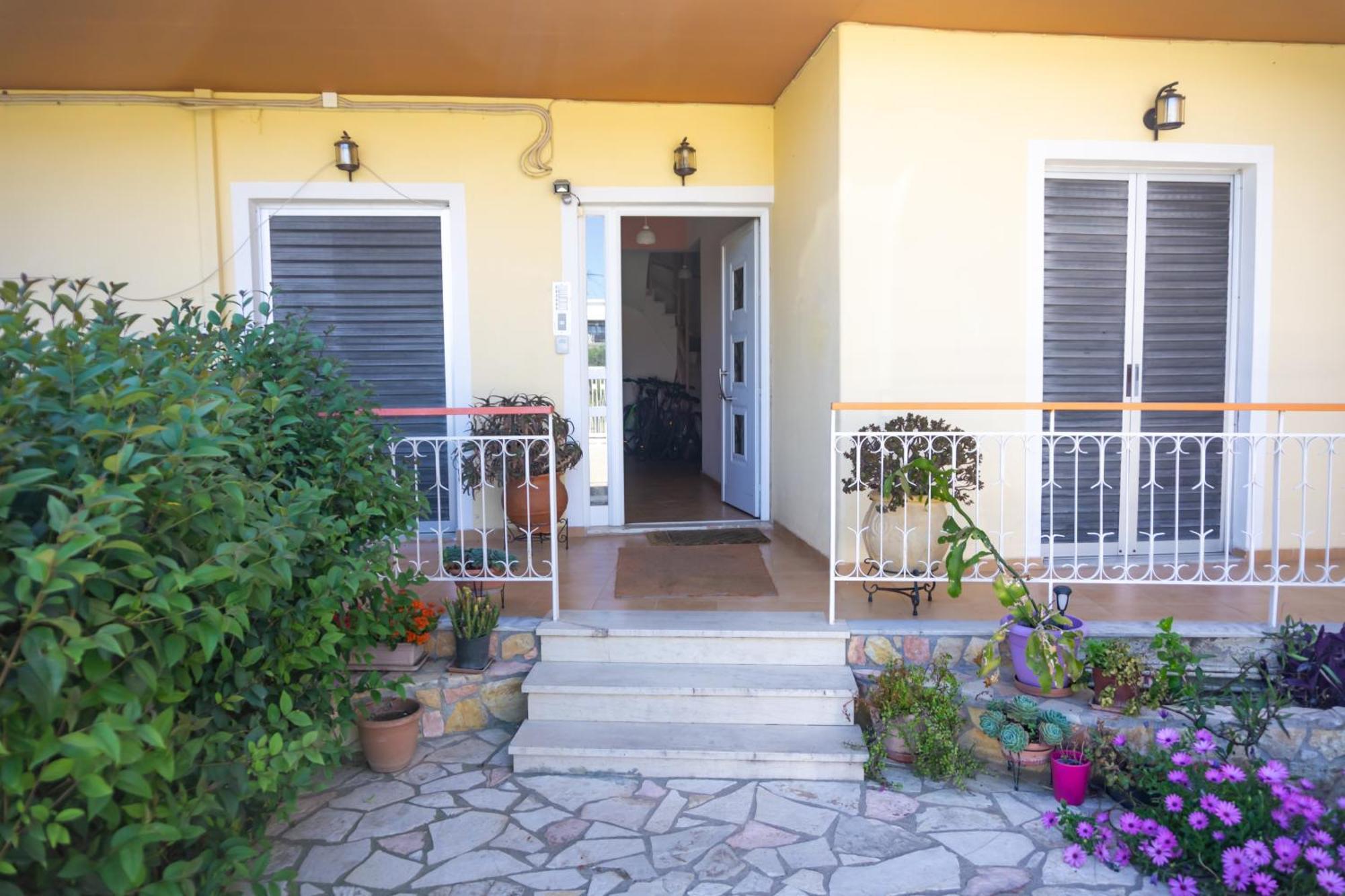 Mema'S Tranquil Studio In Patra - Free Parking מראה חיצוני תמונה